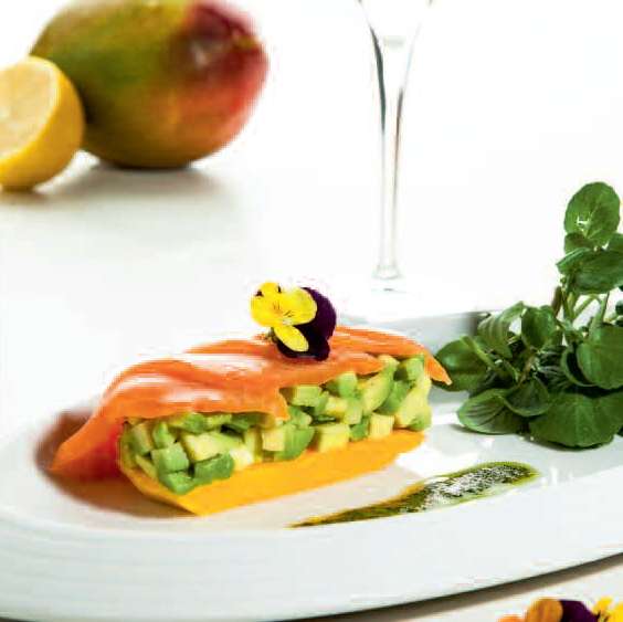 BALIK Sashimi auf Mango und Avocado-Tartar