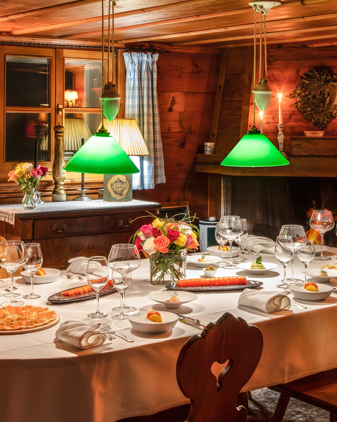 Gedeckter Esstisch in der Stube der BALIK Farm