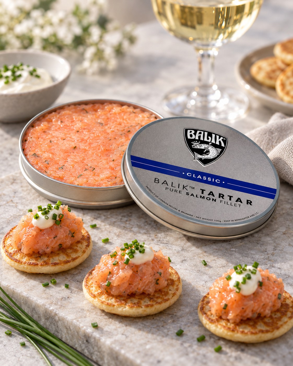 BALIK Tartar Classic mit Blinis und Crème fraîche