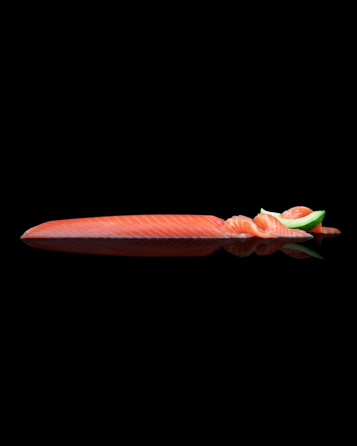 BALIK Fillet Sashimi Style vor Schwarz